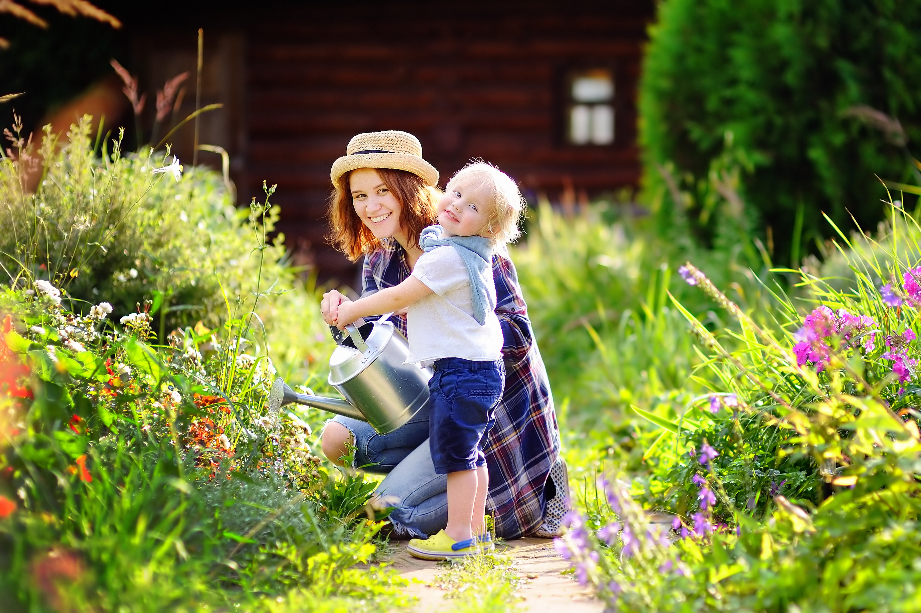 MERE ET FILLE JARDINANT BRICOPRO