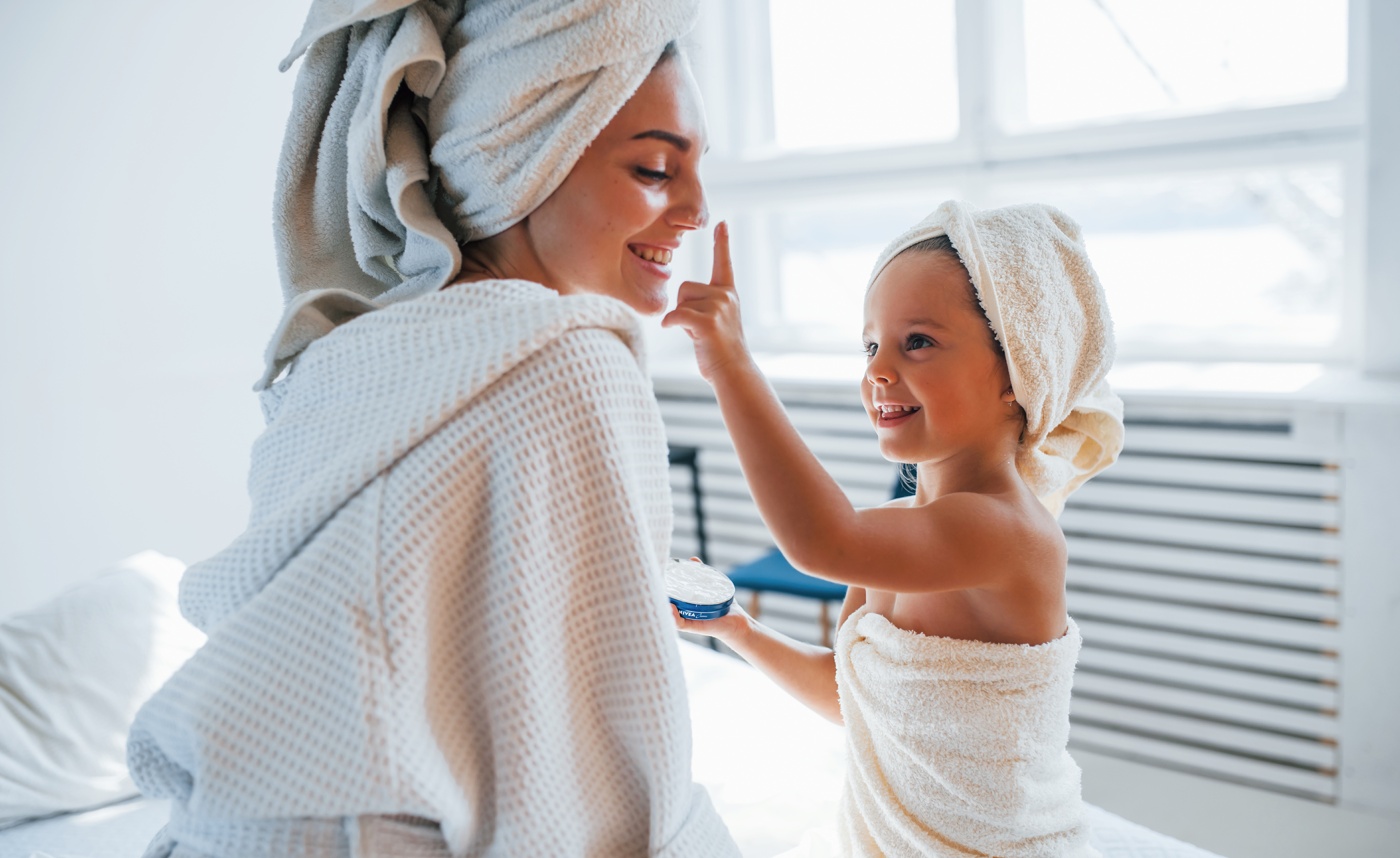 mère et fille qui se préparent