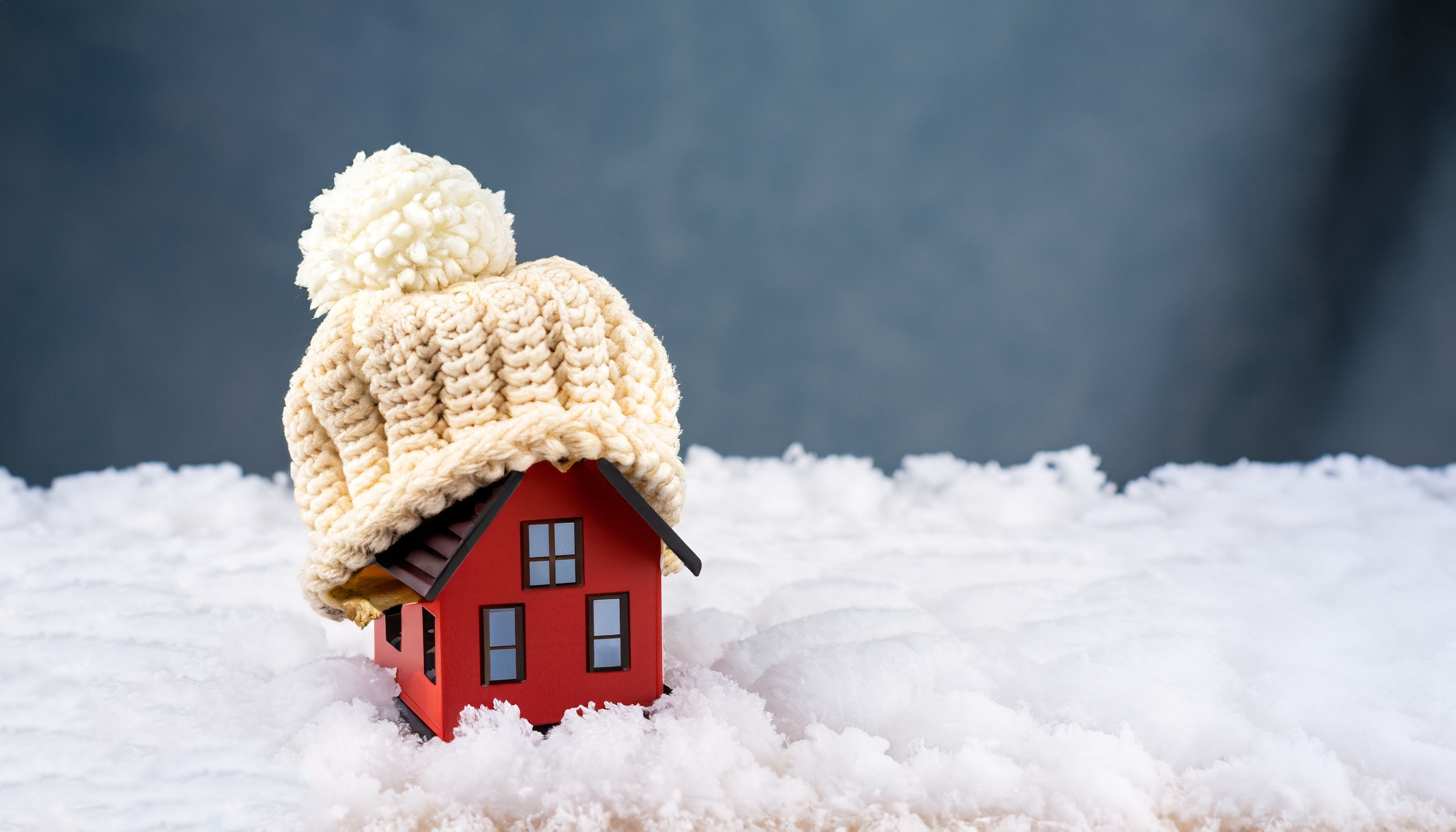 Petite maison avec un bonnet