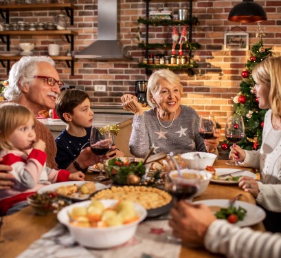 famille lors d'un repas de Noël